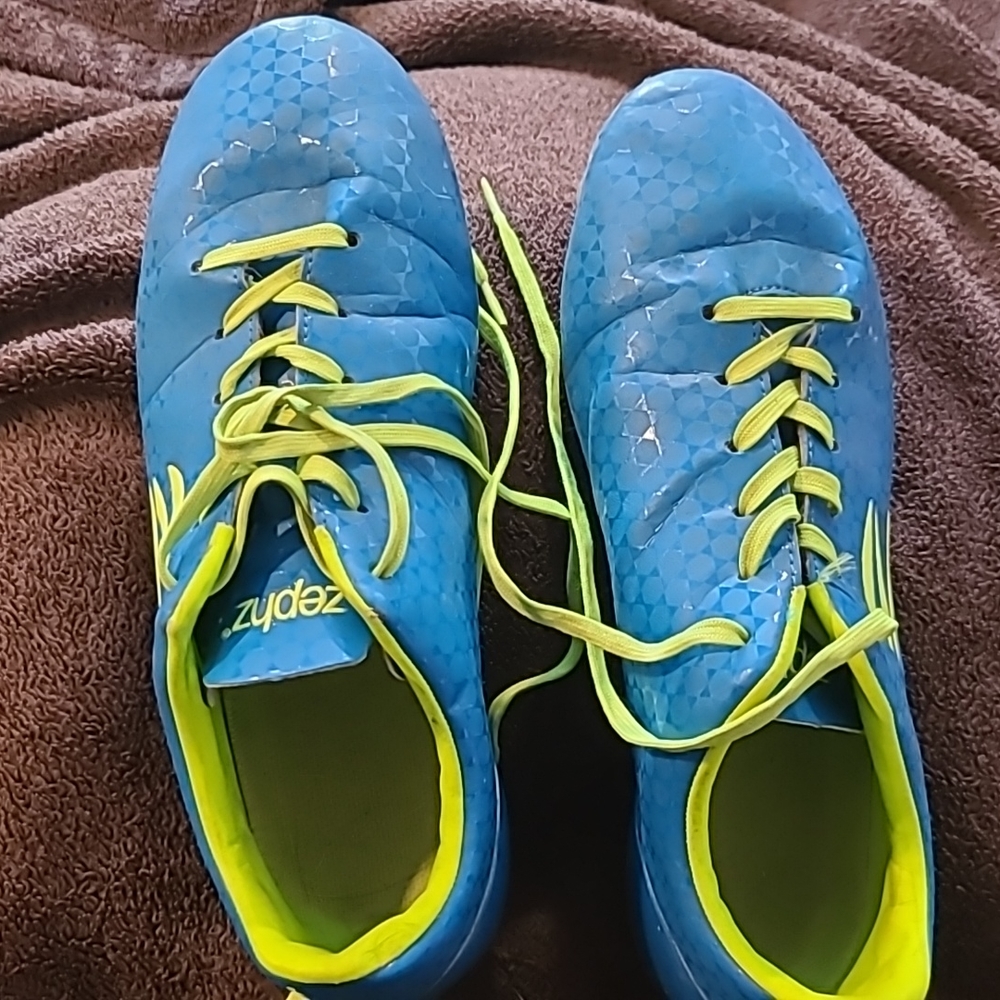 Zephz soccer cleat
